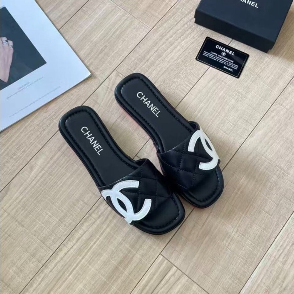 CHANEL Sandals